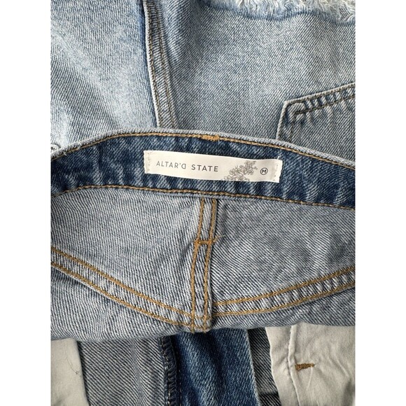 Altar’d State Relaxed Denim Cutoff Shorts Light Wash Women’s Size M Excellent - Picture 9 of 9